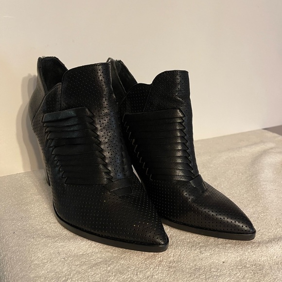 Vince Camuto | Shoes | Vince Camuto Black Perforated Leather Pointed ...